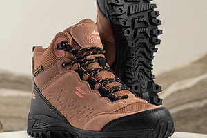 The Best Hiking Boots for Mixed Terrain: From Woodland Trails to Mountain Paths